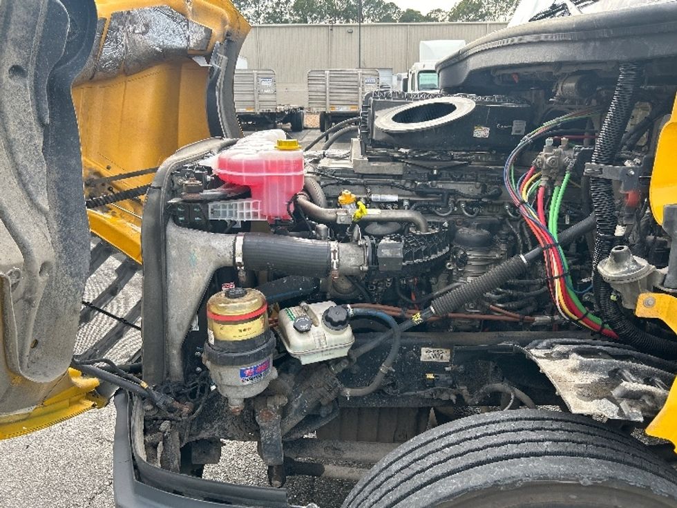 Day Cab Tractor-Heavy Duty Tractors-Freightliner-2019-T12664ST-Chesapeake-VA-443,845\n\t\tmiles-$ 36,250 - Image 16