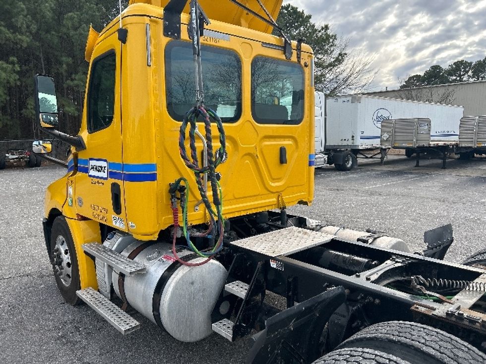 Day Cab Tractor-Heavy Duty Tractors-Freightliner-2019-T12664ST-Chesapeake-VA-443,845\n\t\tmiles-$ 36,250 - Image 17