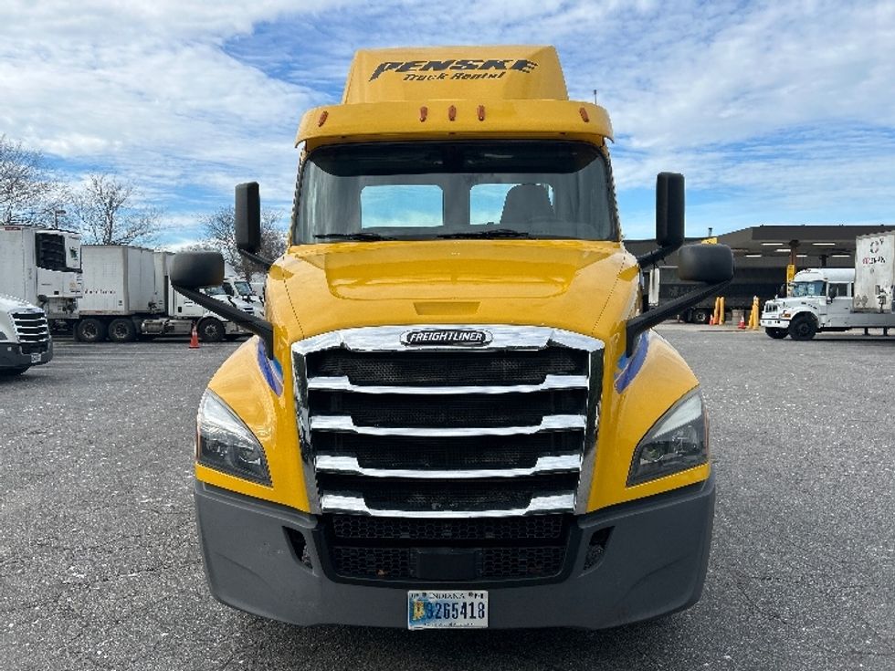Day Cab Tractor-Heavy Duty Tractors-Freightliner-2019-T12664ST-Chesapeake-VA-443,845\n\t\tmiles-$ 36,250 - Image 2