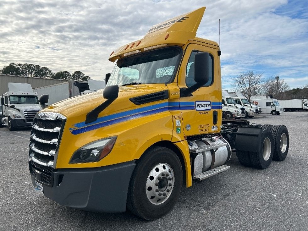 Day Cab Tractor-Heavy Duty Tractors-Freightliner-2019-T12664ST-Chesapeake-VA-443,845\n\t\tmiles-$ 36,250 - Image 3