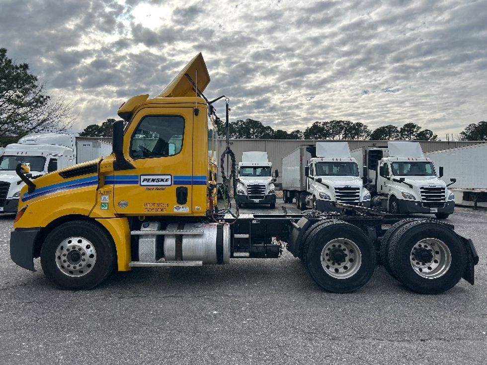 Day Cab Tractor-Heavy Duty Tractors-Freightliner-2019-T12664ST-Chesapeake-VA-443,845\n\t\tmiles-$ 36,250 - Image 4
