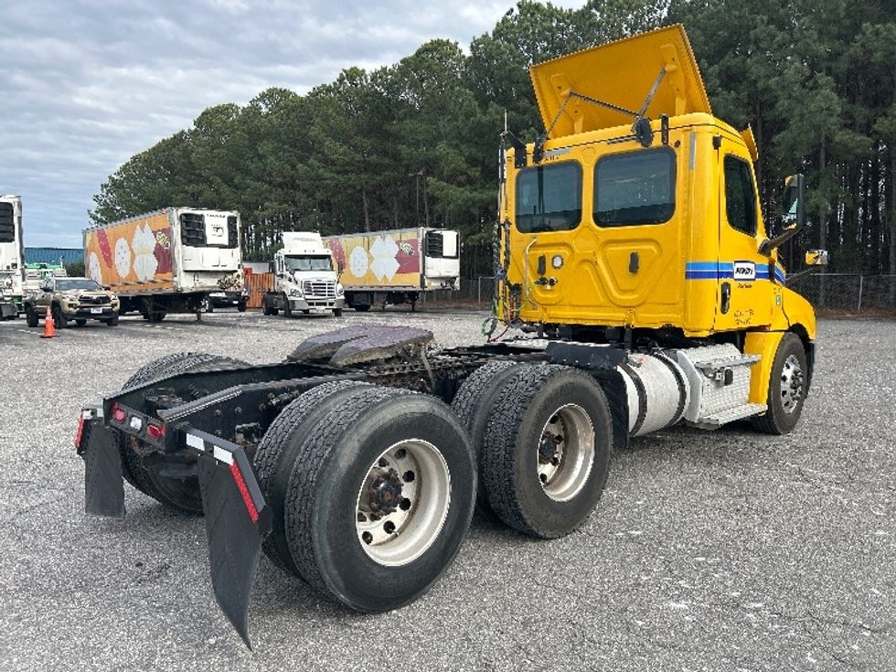 Day Cab Tractor-Heavy Duty Tractors-Freightliner-2019-T12664ST-Chesapeake-VA-443,845\n\t\tmiles-$ 36,250 - Image 7