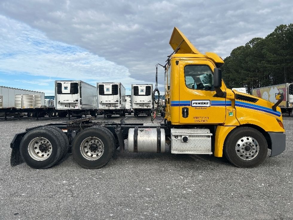 Day Cab Tractor-Heavy Duty Tractors-Freightliner-2019-T12664ST-Chesapeake-VA-443,845\n\t\tmiles-$ 36,250 - Image 8
