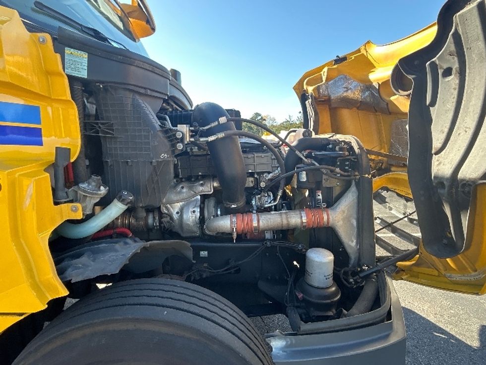 Day Cab Tractor-Heavy Duty Tractors-Freightliner-2019-T12664ST-Chester-VA-380,798\n\t\tmiles-$ 42,250 - Image 15