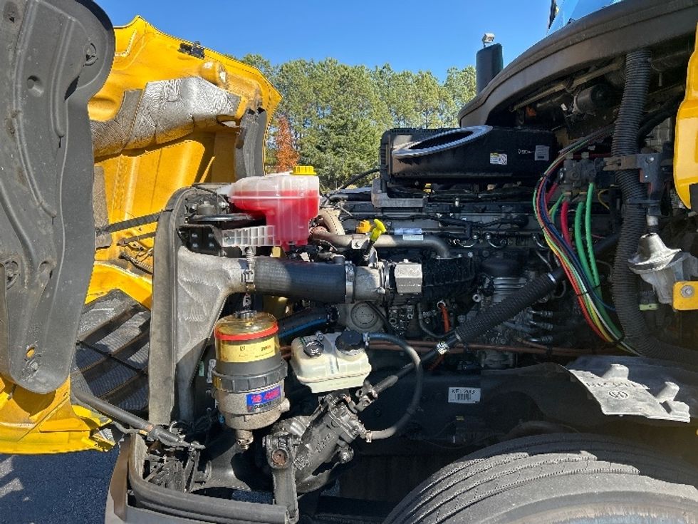 Day Cab Tractor-Heavy Duty Tractors-Freightliner-2019-T12664ST-Chester-VA-380,798\n\t\tmiles-$ 42,250 - Image 16