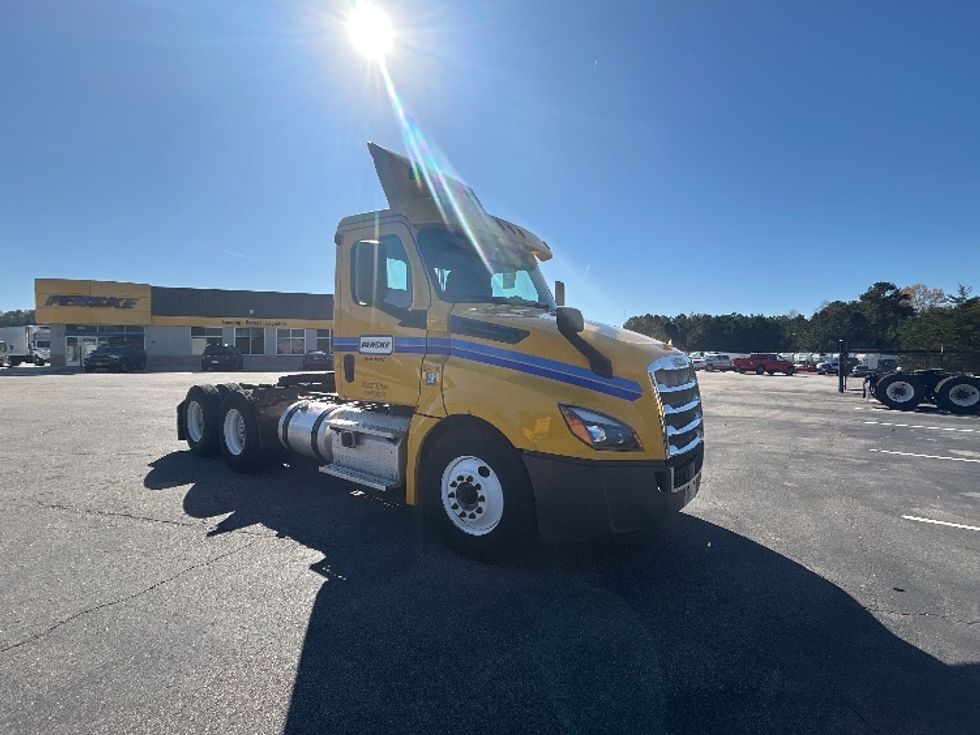 Day Cab Tractor-Heavy Duty Tractors-Freightliner-2019-T12664ST-Chester-VA-380,798\n\t\tmiles-$ 42,250 - Image 3