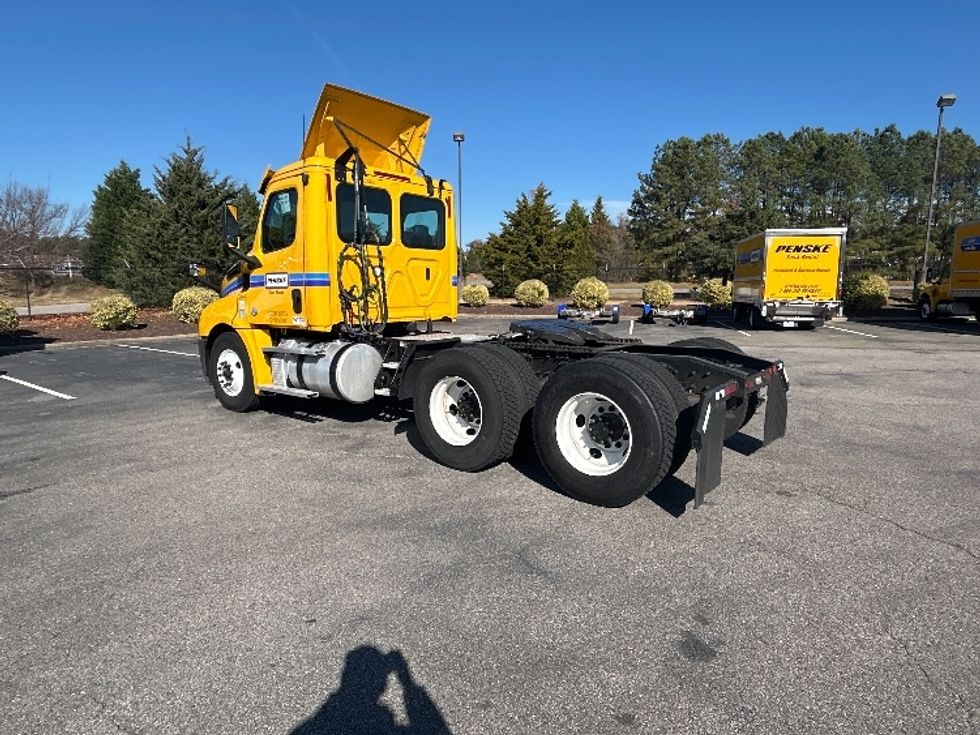 Day Cab Tractor-Heavy Duty Tractors-Freightliner-2019-T12664ST-Chester-VA-380,798\n\t\tmiles-$ 42,250 - Image 5