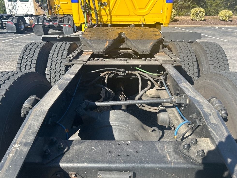 Day Cab Tractor-Heavy Duty Tractors-Freightliner-2019-T12664ST-Chester-VA-380,798\n\t\tmiles-$ 42,250 - Image 6