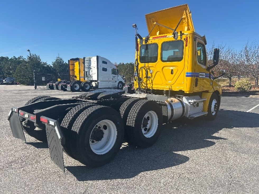 Day Cab Tractor-Heavy Duty Tractors-Freightliner-2019-T12664ST-Chester-VA-380,798\n\t\tmiles-$ 42,250 - Image 7