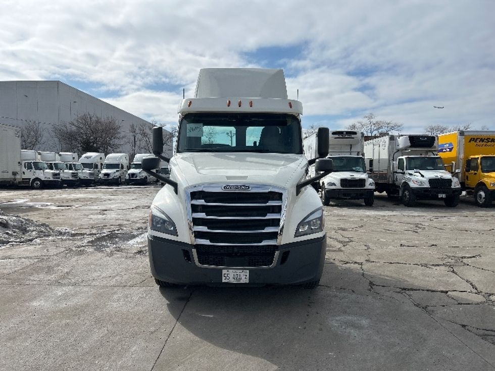 Day Cab Tractor-Heavy Duty Tractors-Freightliner-2019-T12664ST-Chicago (Melrose Park)-IL-216,300\n\t\tmiles-$ 51,000 - Image 2