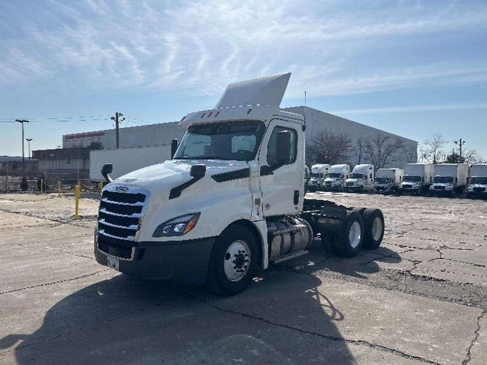 Day Cab Tractor-Heavy Duty Tractors-Freightliner-2019-T12664ST-Chicago (Melrose Park)-IL-216,300\n\t\tmiles-$ 51,000 - Image 3