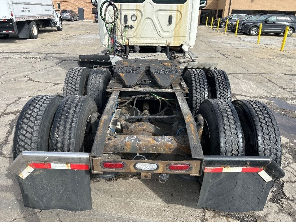 Day Cab Tractor-Heavy Duty Tractors-Freightliner-2019-T12664ST-Chicago (Melrose Park)-IL-216,300\n\t\tmiles-$ 51,000 - Image 6