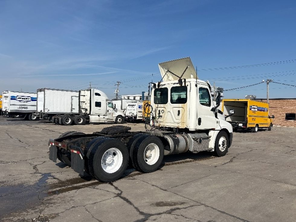 Day Cab Tractor-Heavy Duty Tractors-Freightliner-2019-T12664ST-Chicago (Melrose Park)-IL-216,300\n\t\tmiles-$ 51,000 - Image 7