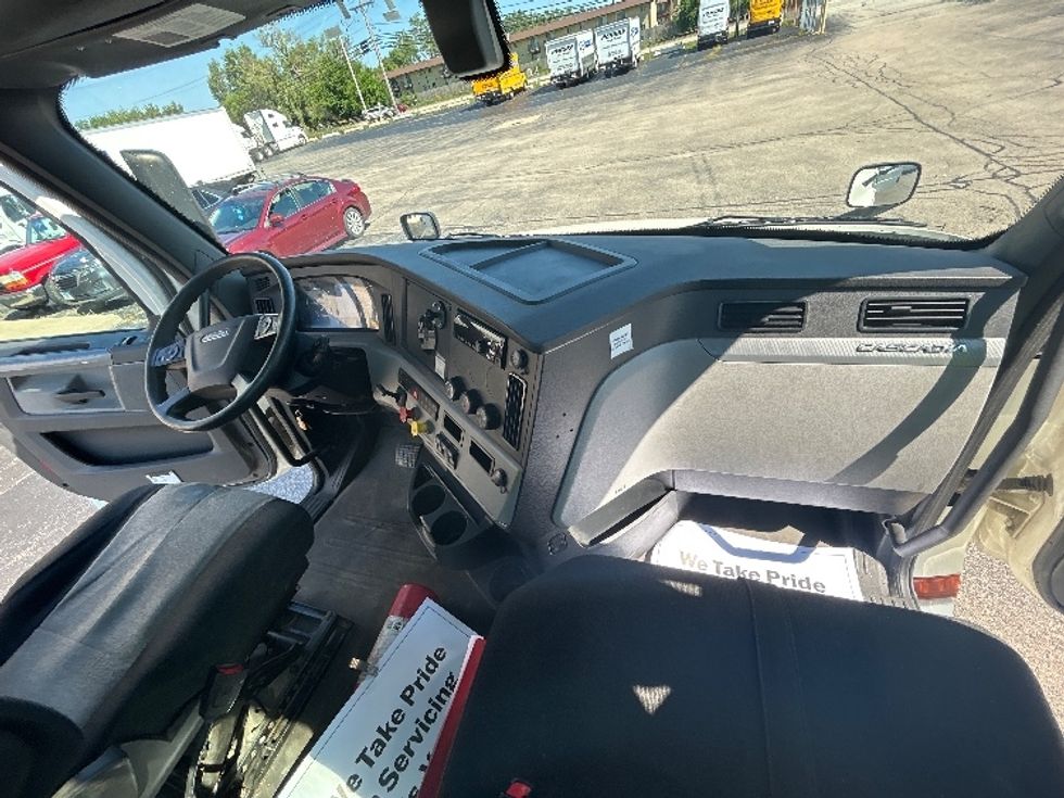 Day Cab Tractor-Heavy Duty Tractors-Freightliner-2019-T12664ST-Chicago (Melrose Park)-IL-442,092\n\t\tmiles-$ 40,000 - Image 12