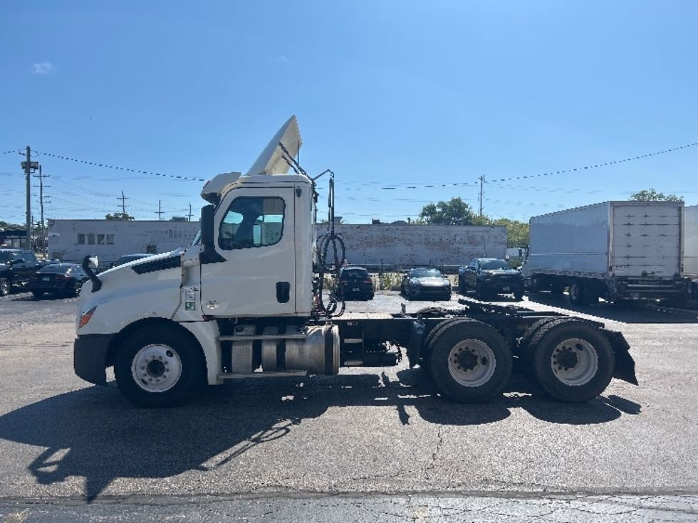 Day Cab Tractor-Heavy Duty Tractors-Freightliner-2019-T12664ST-Chicago (Melrose Park)-IL-442,092\n\t\tmiles-$ 40,000 - Image 4