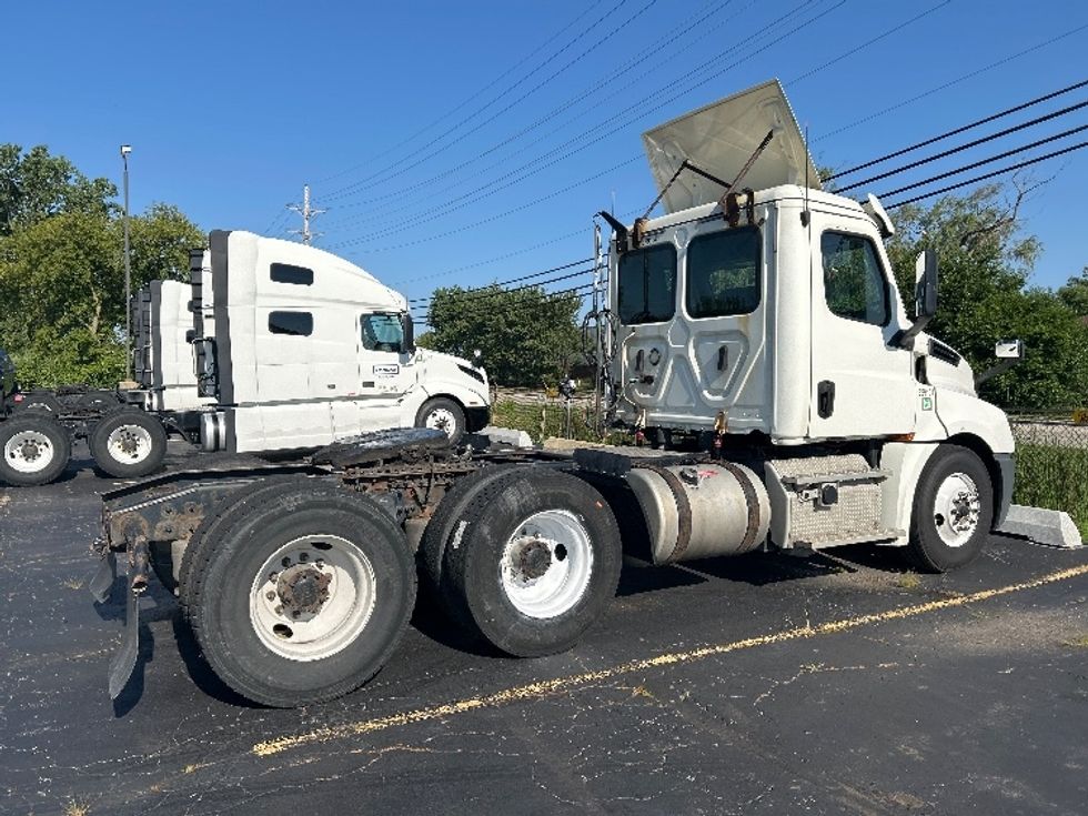 Day Cab Tractor-Heavy Duty Tractors-Freightliner-2019-T12664ST-Chicago (Melrose Park)-IL-442,092\n\t\tmiles-$ 40,000 - Image 7