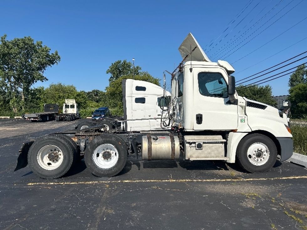 Day Cab Tractor-Heavy Duty Tractors-Freightliner-2019-T12664ST-Chicago (Melrose Park)-IL-442,092\n\t\tmiles-$ 40,000 - Image 8