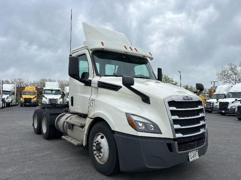 Day Cab Tractor-Heavy Duty Tractors-Freightliner-2019-T12664ST-Chicago (Melrose Park)-IL-450,396\n\t\tmiles-$ 49,250 - Image 1
