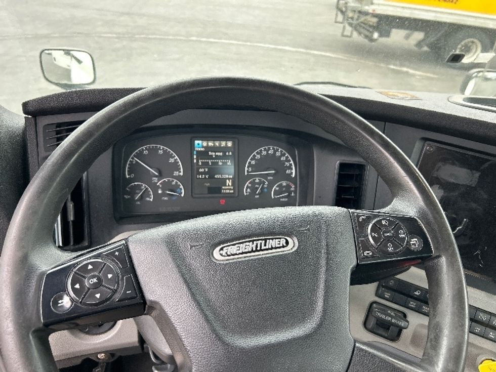 Day Cab Tractor-Heavy Duty Tractors-Freightliner-2019-T12664ST-Chicago (Melrose Park)-IL-450,396\n\t\tmiles-$ 49,250 - Image 11