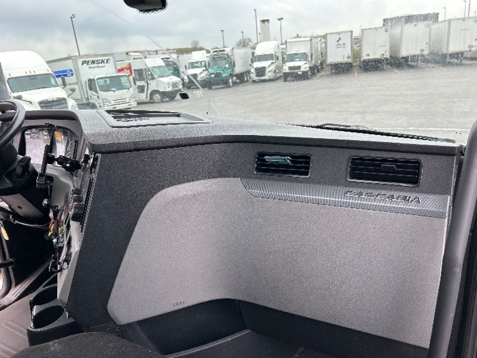 Day Cab Tractor-Heavy Duty Tractors-Freightliner-2019-T12664ST-Chicago (Melrose Park)-IL-450,396\n\t\tmiles-$ 49,250 - Image 13