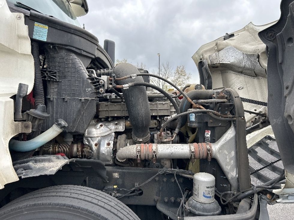 Day Cab Tractor-Heavy Duty Tractors-Freightliner-2019-T12664ST-Chicago (Melrose Park)-IL-450,396\n\t\tmiles-$ 49,250 - Image 15