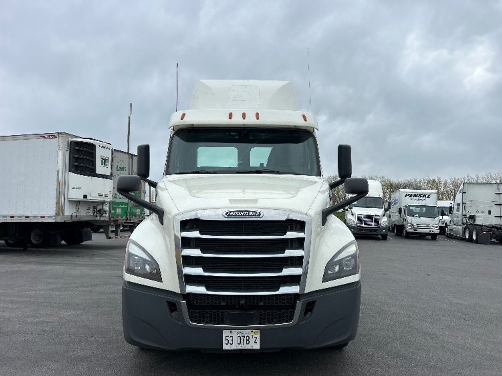 Day Cab Tractor-Heavy Duty Tractors-Freightliner-2019-T12664ST-Chicago (Melrose Park)-IL-450,396\n\t\tmiles-$ 49,250 - Image 2
