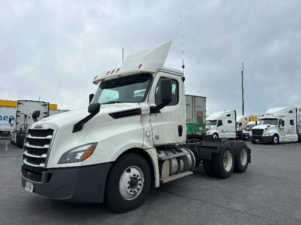 Day Cab Tractor-Heavy Duty Tractors-Freightliner-2019-T12664ST-Chicago (Melrose Park)-IL-450,396\n\t\tmiles-$ 49,250 - Image 3