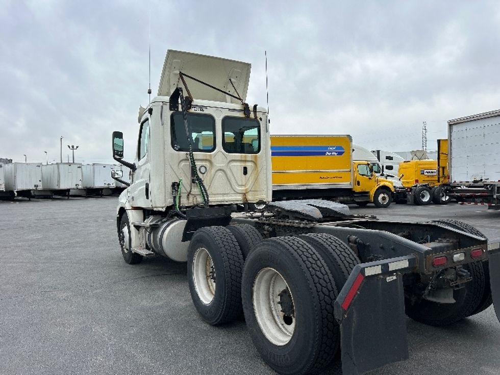 Day Cab Tractor-Heavy Duty Tractors-Freightliner-2019-T12664ST-Chicago (Melrose Park)-IL-450,396\n\t\tmiles-$ 49,250 - Image 5