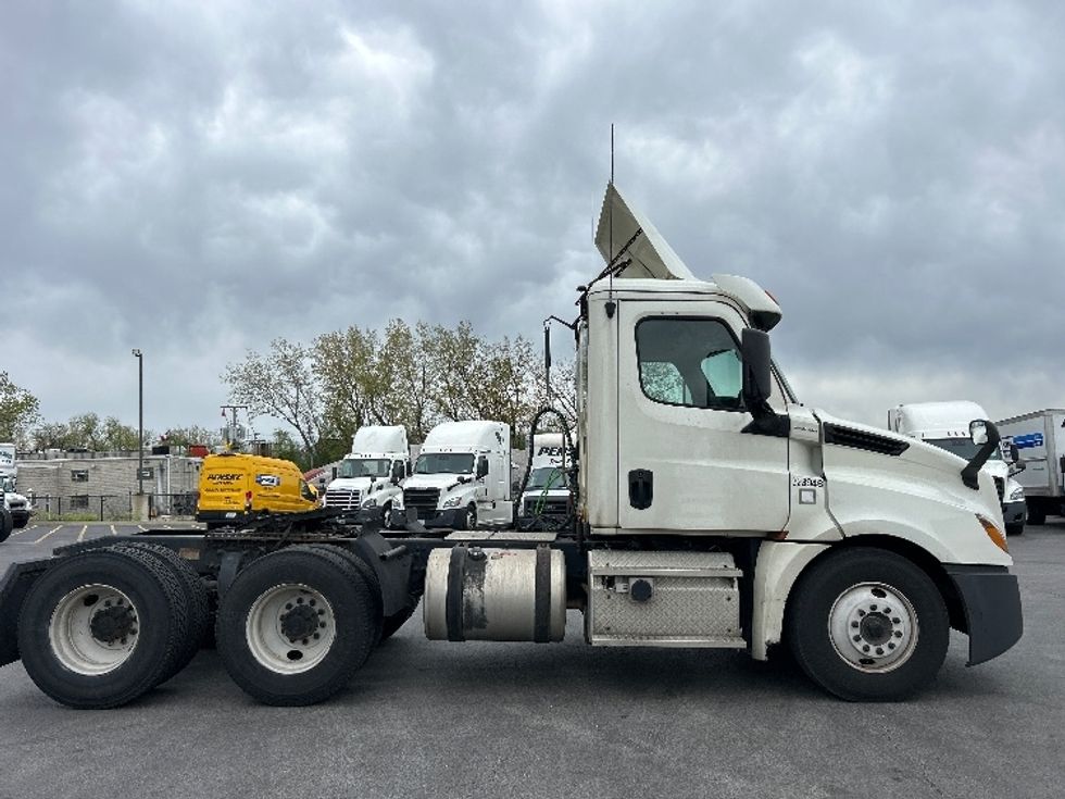 Day Cab Tractor-Heavy Duty Tractors-Freightliner-2019-T12664ST-Chicago (Melrose Park)-IL-450,396\n\t\tmiles-$ 49,250 - Image 8