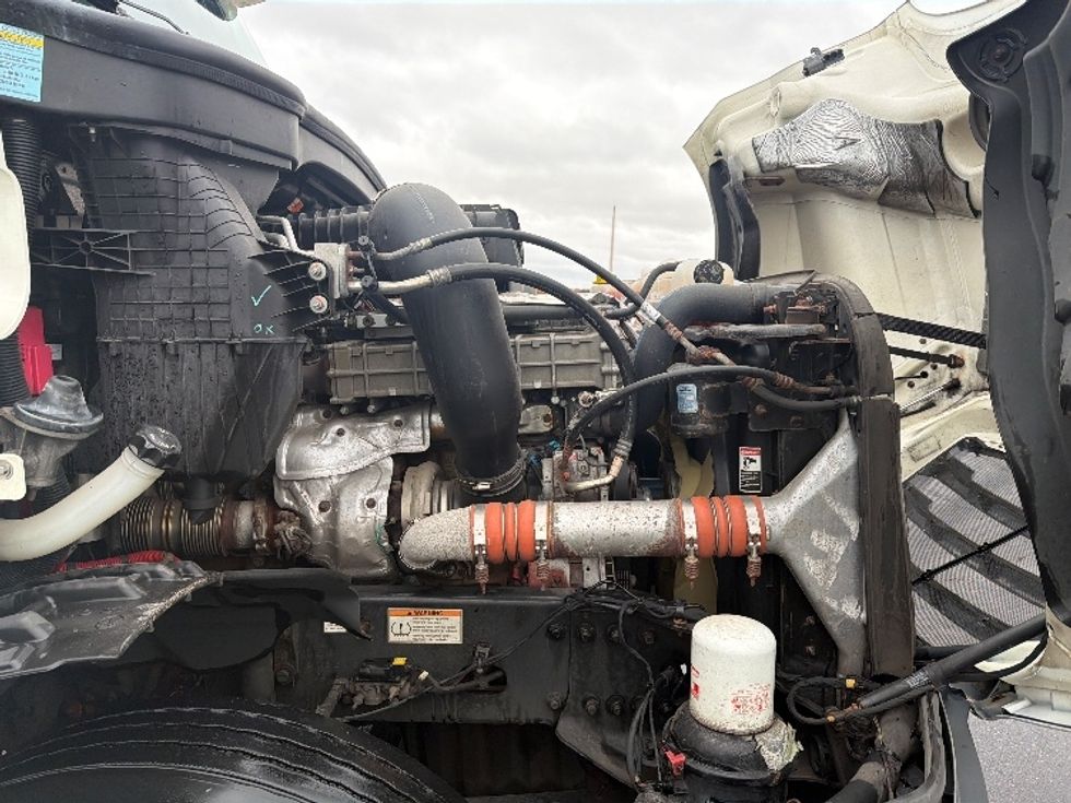 Day Cab Tractor-Heavy Duty Tractors-Freightliner-2019-T12664ST-Chicopee-MA-277,502\n\t\tmiles-$ 46,500 - Image 15