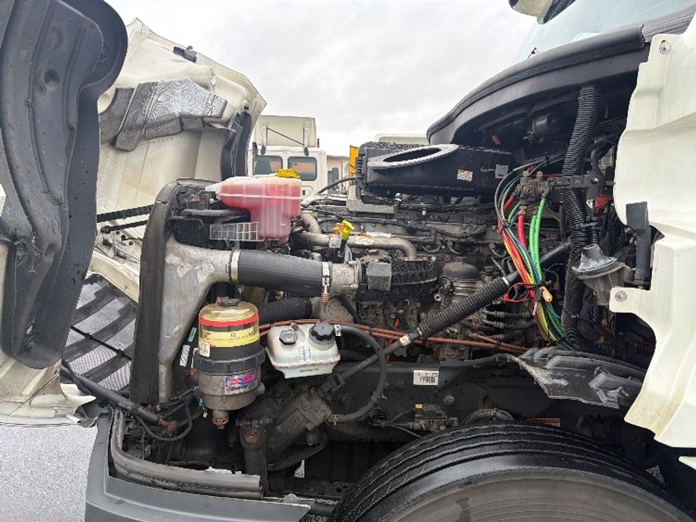 Day Cab Tractor-Heavy Duty Tractors-Freightliner-2019-T12664ST-Chicopee-MA-277,502\n\t\tmiles-$ 46,500 - Image 16