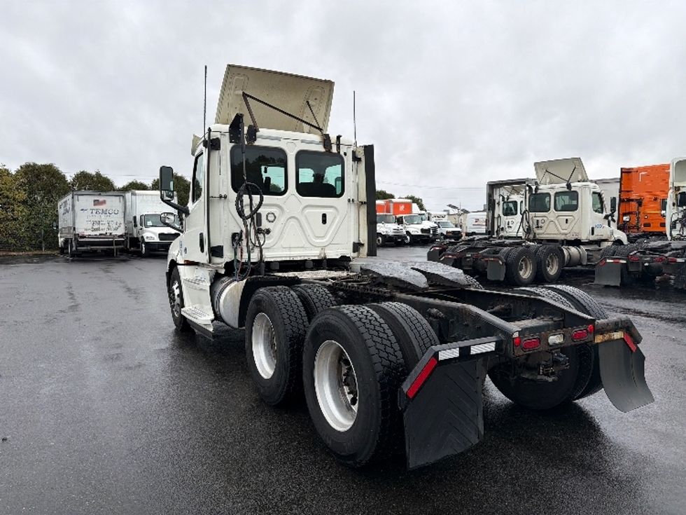 Day Cab Tractor-Heavy Duty Tractors-Freightliner-2019-T12664ST-Chicopee-MA-277,502\n\t\tmiles-$ 46,500 - Image 5