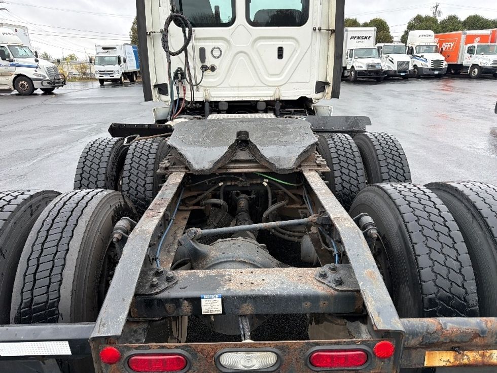 Day Cab Tractor-Heavy Duty Tractors-Freightliner-2019-T12664ST-Chicopee-MA-277,502\n\t\tmiles-$ 46,500 - Image 6
