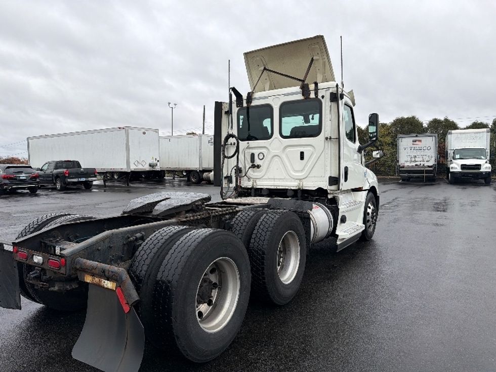 Day Cab Tractor-Heavy Duty Tractors-Freightliner-2019-T12664ST-Chicopee-MA-277,502\n\t\tmiles-$ 46,500 - Image 7