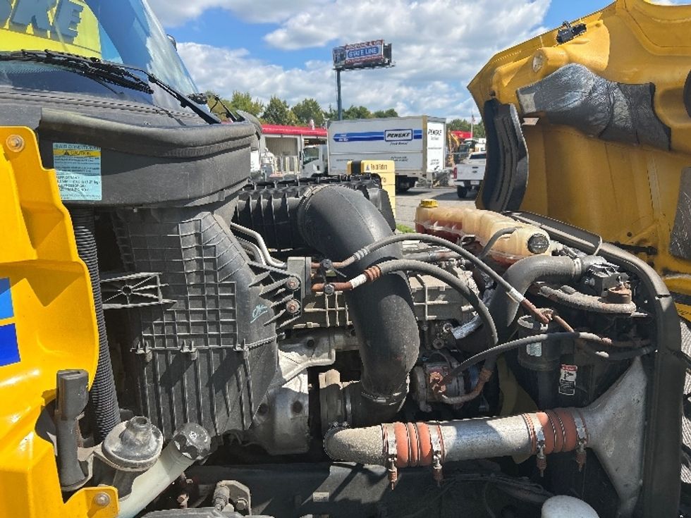 Day Cab Tractor-Heavy Duty Tractors-Freightliner-2019-T12664ST-Chicopee-MA-301,755\n\t\tmiles-$ 41,500 - Image 14