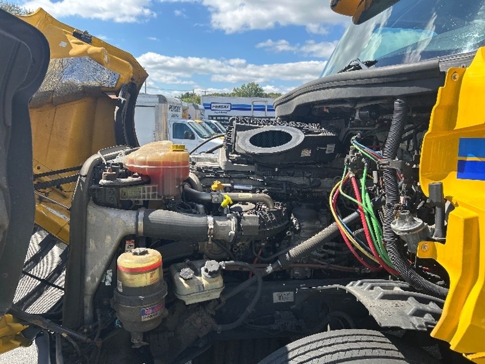 Day Cab Tractor-Heavy Duty Tractors-Freightliner-2019-T12664ST-Chicopee-MA-301,755\n\t\tmiles-$ 41,500 - Image 15