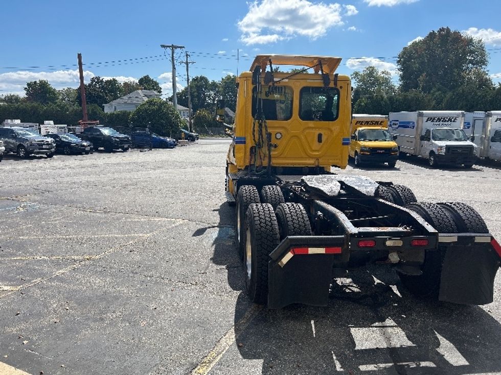 Day Cab Tractor-Heavy Duty Tractors-Freightliner-2019-T12664ST-Chicopee-MA-301,755\n\t\tmiles-$ 41,500 - Image 4