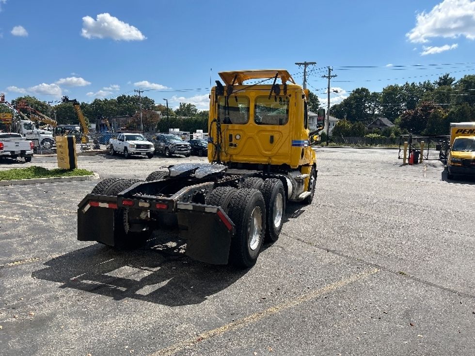 Day Cab Tractor-Heavy Duty Tractors-Freightliner-2019-T12664ST-Chicopee-MA-301,755\n\t\tmiles-$ 41,500 - Image 6