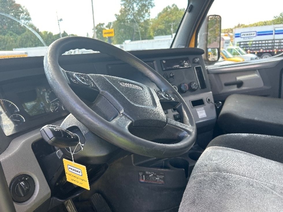 Day Cab Tractor-Heavy Duty Tractors-Freightliner-2019-T12664ST-Chicopee-MA-301,755\n\t\tmiles-$ 41,500 - Image 9