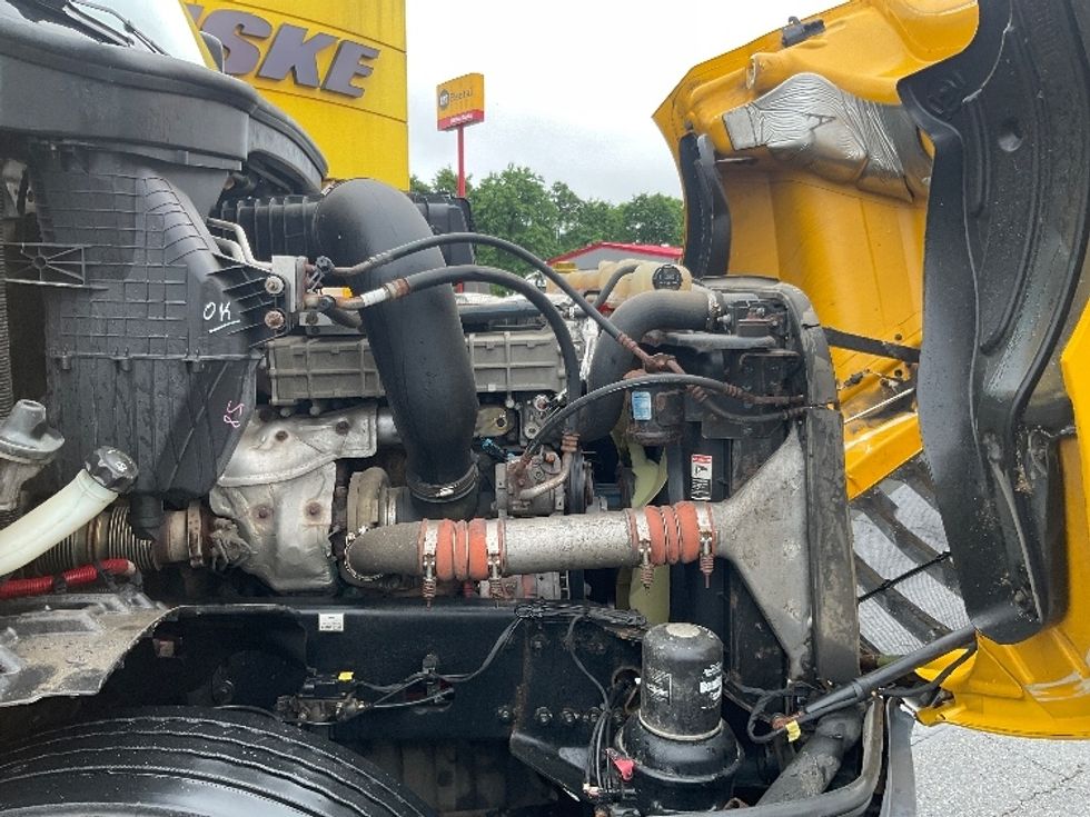 Day Cab Tractor-Heavy Duty Tractors-Freightliner-2019-T12664ST-Chicopee-MA-391,521\n\t\tmiles-$ 40,000 - Image 15