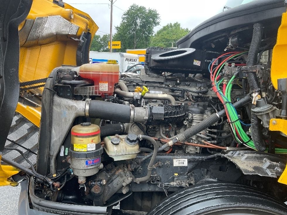 Day Cab Tractor-Heavy Duty Tractors-Freightliner-2019-T12664ST-Chicopee-MA-391,521\n\t\tmiles-$ 40,000 - Image 16