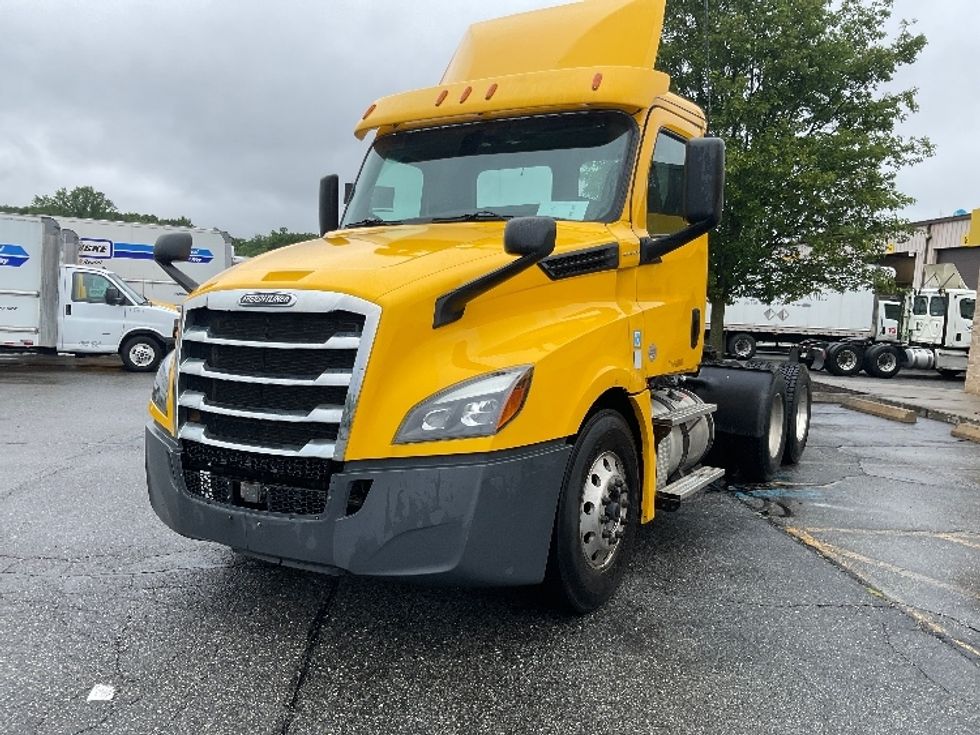 Day Cab Tractor-Heavy Duty Tractors-Freightliner-2019-T12664ST-Chicopee-MA-391,521\n\t\tmiles-$ 40,000 - Image 3