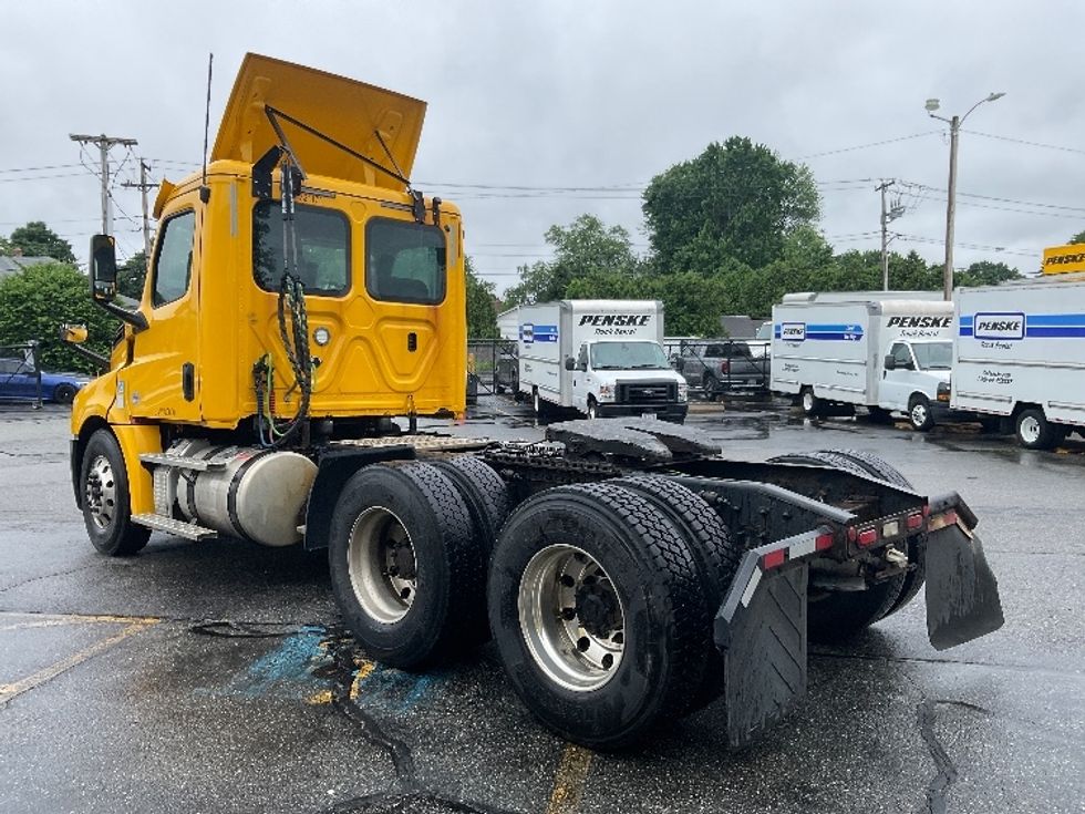 Day Cab Tractor-Heavy Duty Tractors-Freightliner-2019-T12664ST-Chicopee-MA-391,521\n\t\tmiles-$ 40,000 - Image 5