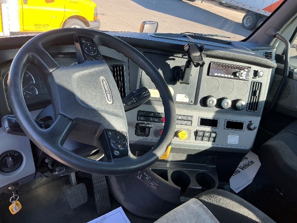 Day Cab Tractor-Heavy Duty Tractors-Freightliner-2019-T12664ST-Chicopee-MA-485,772\n\t\tmiles-$ 34,750 - Image 11