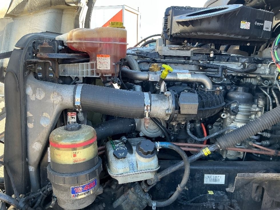 Day Cab Tractor-Heavy Duty Tractors-Freightliner-2019-T12664ST-Chicopee-MA-485,772\n\t\tmiles-$ 34,750 - Image 16