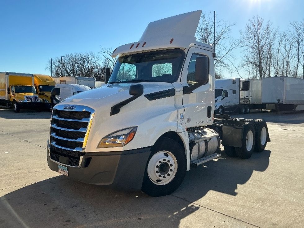 Day Cab Tractor-Heavy Duty Tractors-Freightliner-2019-T12664ST-Chicopee-MA-485,772\n\t\tmiles-$ 34,750 - Image 3