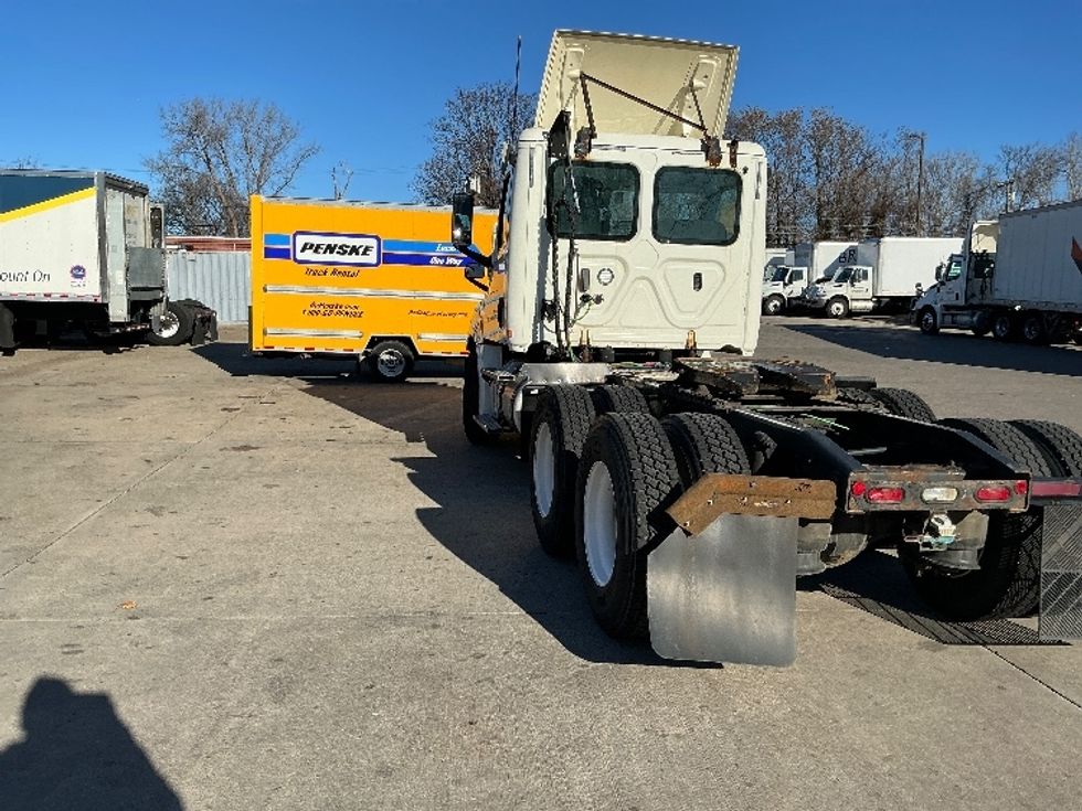 Day Cab Tractor-Heavy Duty Tractors-Freightliner-2019-T12664ST-Chicopee-MA-485,772\n\t\tmiles-$ 34,750 - Image 5