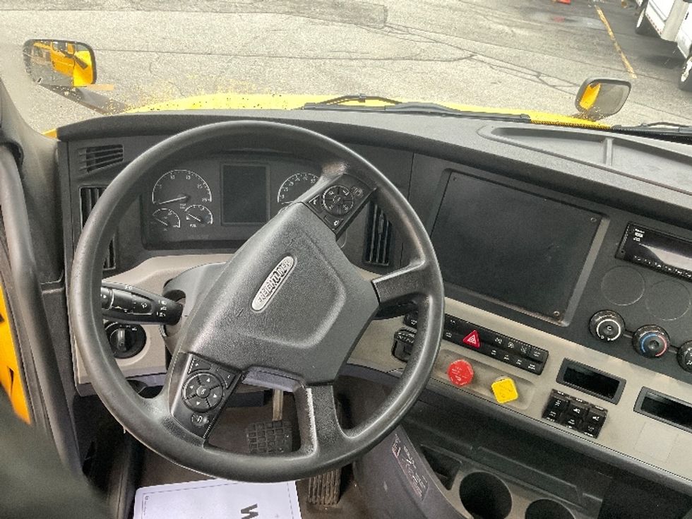 Day Cab Tractor-Heavy Duty Tractors-Freightliner-2019-T12664ST-Chicopee-MA-507,876\n\t\tmiles-$ 34,000 - Image 11