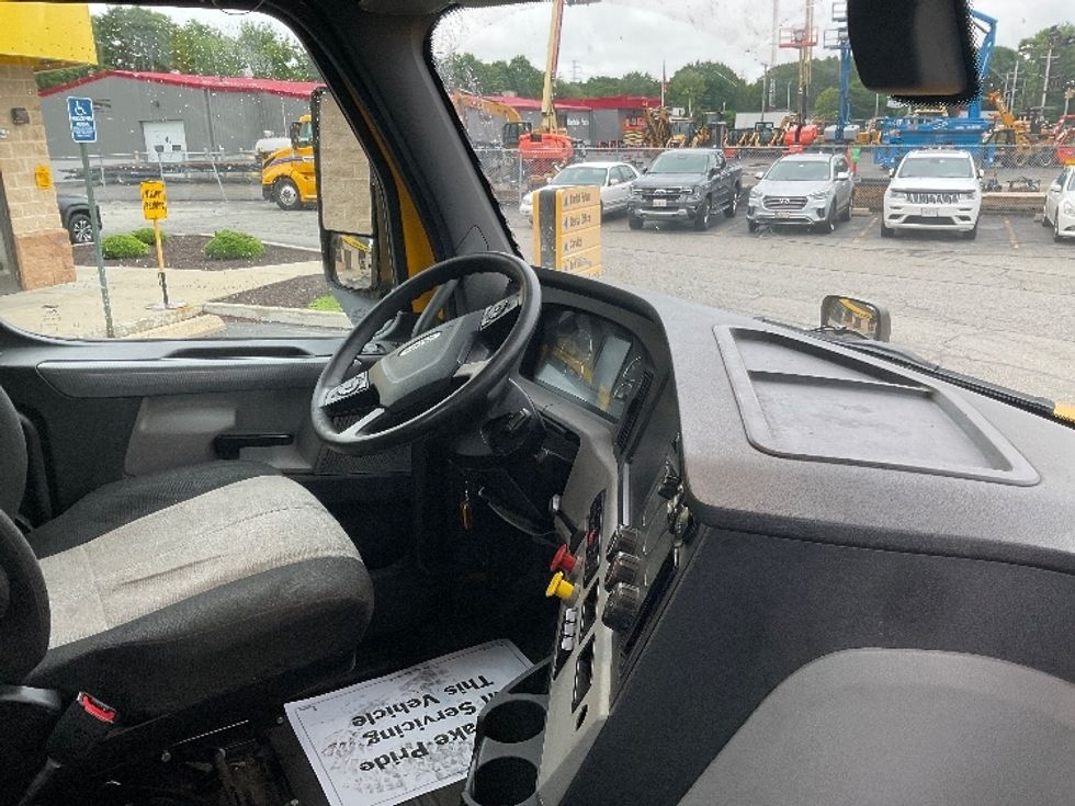 Day Cab Tractor-Heavy Duty Tractors-Freightliner-2019-T12664ST-Chicopee-MA-507,876\n\t\tmiles-$ 34,000 - Image 14