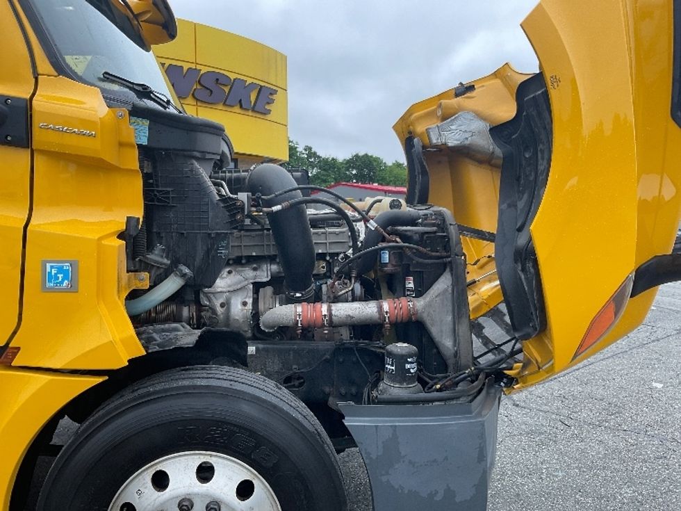 Day Cab Tractor-Heavy Duty Tractors-Freightliner-2019-T12664ST-Chicopee-MA-507,876\n\t\tmiles-$ 34,000 - Image 15
